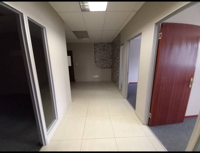 136M² OFFICE TO LET IN BRYANSTON